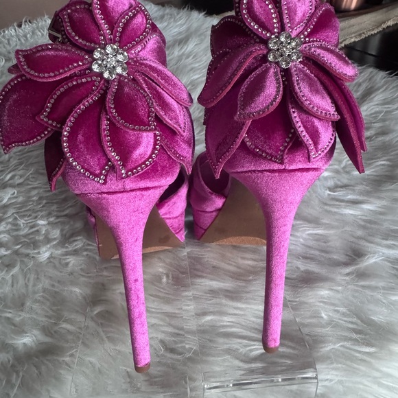 NWOT Gianni Bini Karmello Fuchsia Velvet Platform Heels - Picture 6 of 6